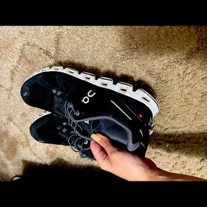 Womens on cloud 9.5 still in really good condition!